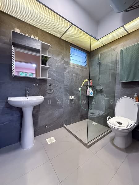442C Bukit Batok West Avenue 8, 442C Bukit Batok West Avenue 8, 3 Bedrooms, 1,205 sqft, HDB Flat For Sale, by Nathan Wang, 500145448 - Bathroom - PropertyGuru.com.sg