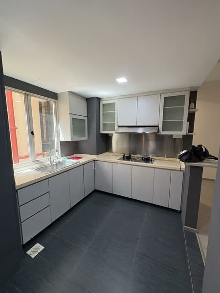 Seletar Springs Condominium, 106 Gerald Drive, 2 Bedrooms, 1,012 sqft, Condominium For Rent, by Renee Nicole Lee, 500145452 - Kitchen - PropertyGuru.com.sg