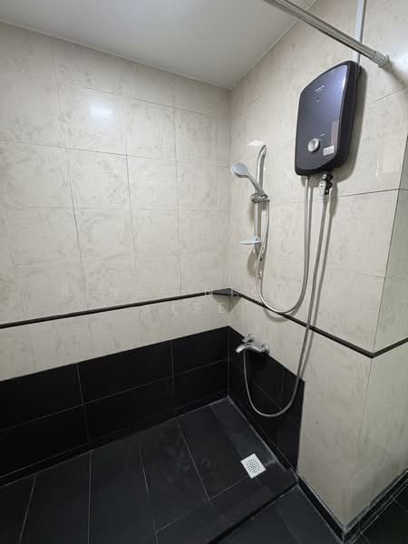 Seletar Springs Condominium, 106 Gerald Drive, 2 Bedrooms, 1,012 sqft, Condominium For Rent, by Renee Nicole Lee, 500145452 - Bathroom - PropertyGuru.com.sg