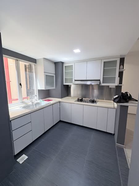 Seletar Springs Condominium, 106 Gerald Drive, 2 Bedrooms, 1,012 sqft, Condominium For Rent, by Renee Nicole Lee, 500145452 - Kitchen - PropertyGuru.com.sg