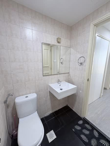 Seletar Springs Condominium, 106 Gerald Drive, 2 Bedrooms, 1,012 sqft, Condominium For Rent, by Renee Nicole Lee, 500145452 - Bathroom - PropertyGuru.com.sg