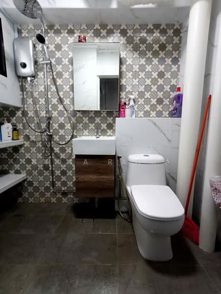 346 Tampines Street 33, 346 Tampines Street 33, 3 Bedrooms, 1,163 sqft, HDB Flat For Sale, by Shila Rahmat, 500145453 - Bathroom - PropertyGuru.com.sg
