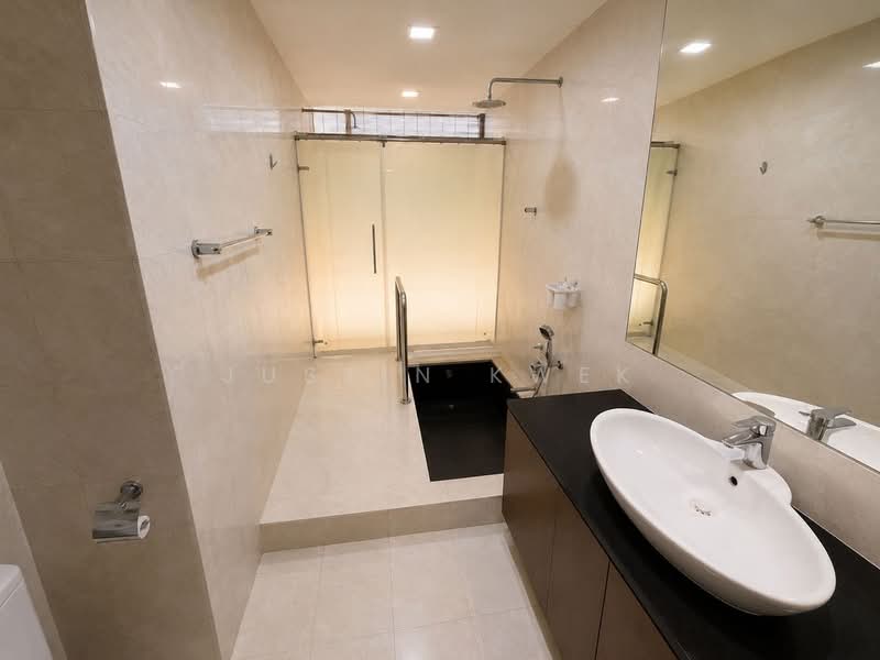 Bukit Villas, 23 Rasok Drive, 5 Bedrooms, 2,852 sqft, Semi-Detached House For Rent, by Justin Kwek, 500145454 - Bathroom - PropertyGuru.com.sg