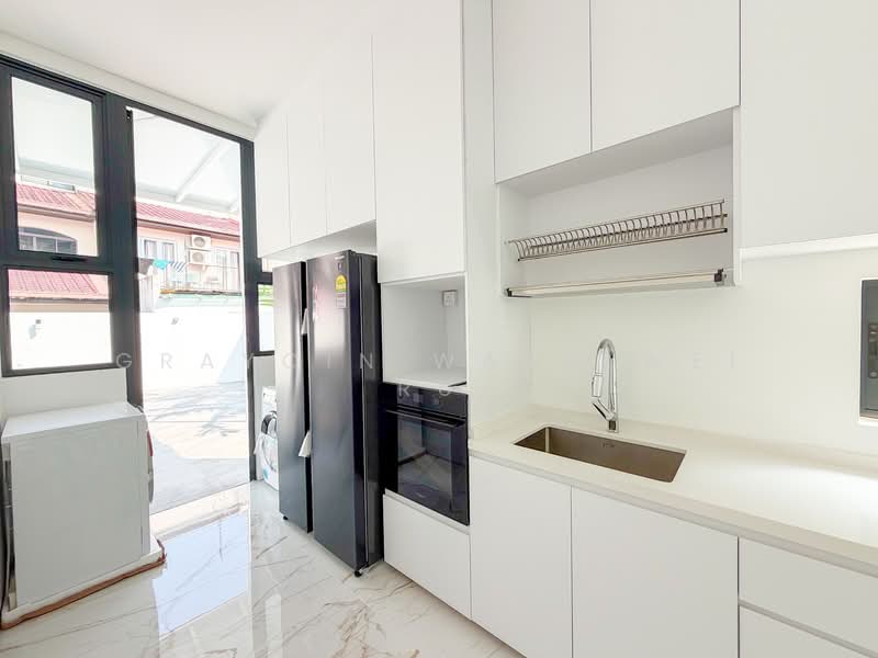 WEST COAST ROAD, , 4 Bedrooms, 5,100 sqft, Corner Terrace For Rent, by Graycin Wang Wei Ru, 500145458 - Kitchen - PropertyGuru.com.sg