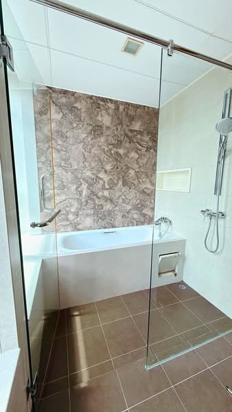 City Square Residences, 12 Kitchener Link, Room Rental, 150 sqft, Condominium For Rent, by Vernon Yang, 500145467 - Bathroom - PropertyGuru.com.sg