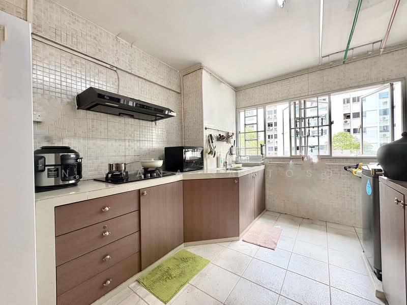 108 Bedok North Road, 108 Bedok North Road, 2 Bedrooms, 883 sqft, HDB Flat For Sale, by Noviana Santoso, 500145468 - Kitchen - PropertyGuru.com.sg