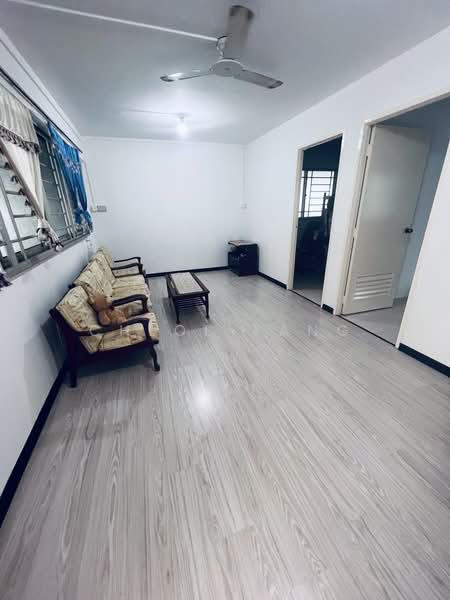 132 Simei Street 1, 132 Simei Street 1, 2 Bedrooms, 700 sqft, HDB Flat For Rent, by Chloe Fang, 500145473 - Living Room - PropertyGuru.com.sg