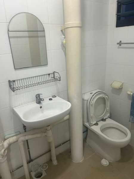 671 Hougang Avenue 8, 671 Hougang Avenue 8, Room Rental, 100 sqft, HDB Flat For Rent, by Simon Khoo 许宜然, 500145477 - Bathroom - PropertyGuru.com.sg