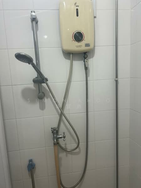 671 Hougang Avenue 8, 671 Hougang Avenue 8, Room Rental, 100 sqft, HDB Flat For Rent, by Simon Khoo 许宜然, 500145477 - Bathroom - PropertyGuru.com.sg