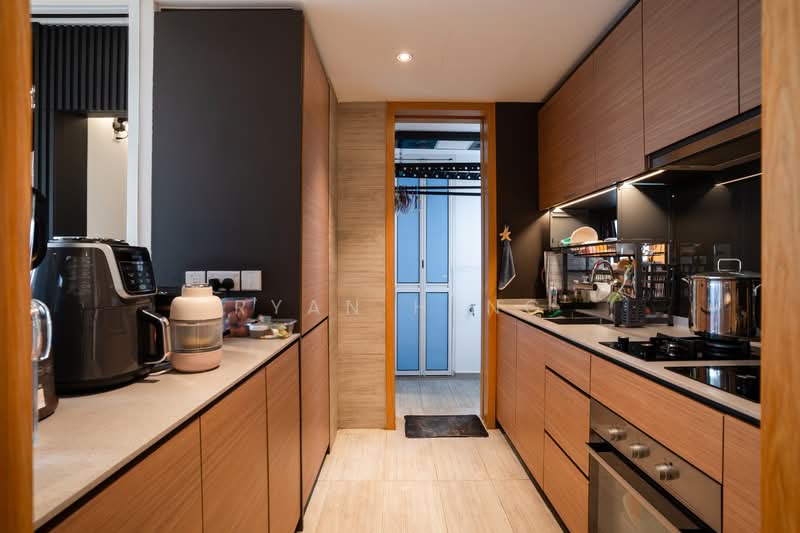 Midwood, 10 Hillview Rise, 4 Bedrooms, 1,259 sqft, Condominium For Sale, by Ryan Heng, 500145480 - Kitchen - PropertyGuru.com.sg