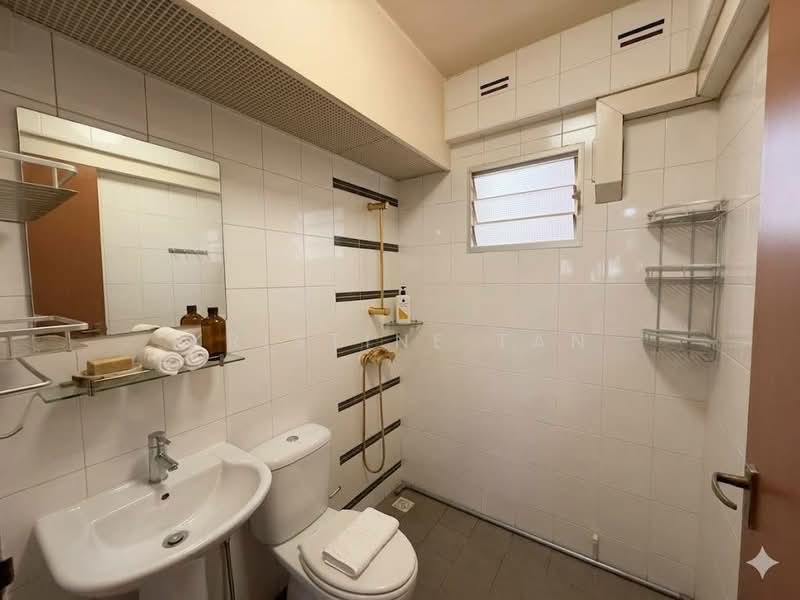 448B Sengkang West Way, 448B Sengkang West Way, 2 Bedrooms, 721 sqft, HDB Flat For Sale, by Kristine Tan, 500145481 - Bathroom - PropertyGuru.com.sg