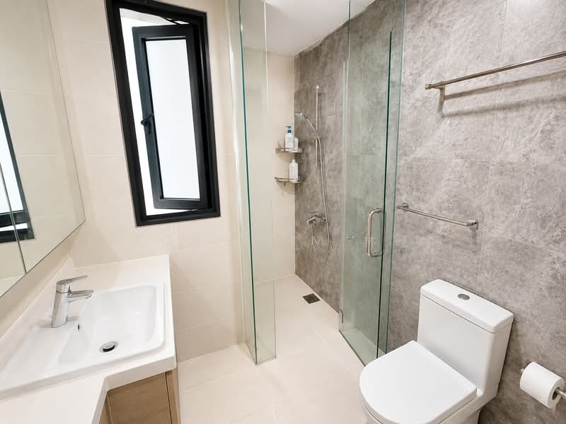 The Lakefront Residences, 42 Lakeside Drive, 3 Bedrooms, 1,033 sqft, Condominium For Sale, by Regan Lim 林鉦桀, 500145484 - Bathroom - PropertyGuru.com.sg