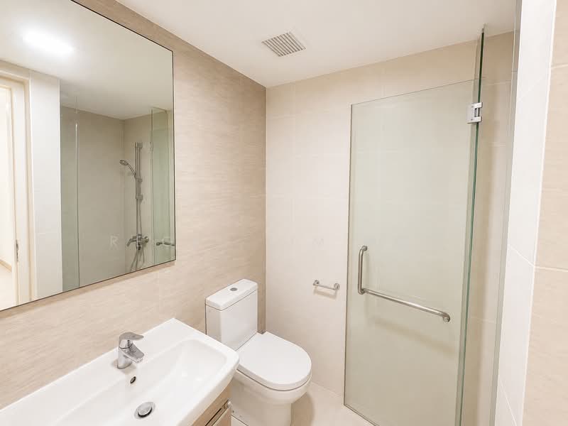 The Lakefront Residences, 42 Lakeside Drive, 3 Bedrooms, 1,033 sqft, Condominium For Sale, by Regan Lim 林鉦桀, 500145484 - Bathroom - PropertyGuru.com.sg