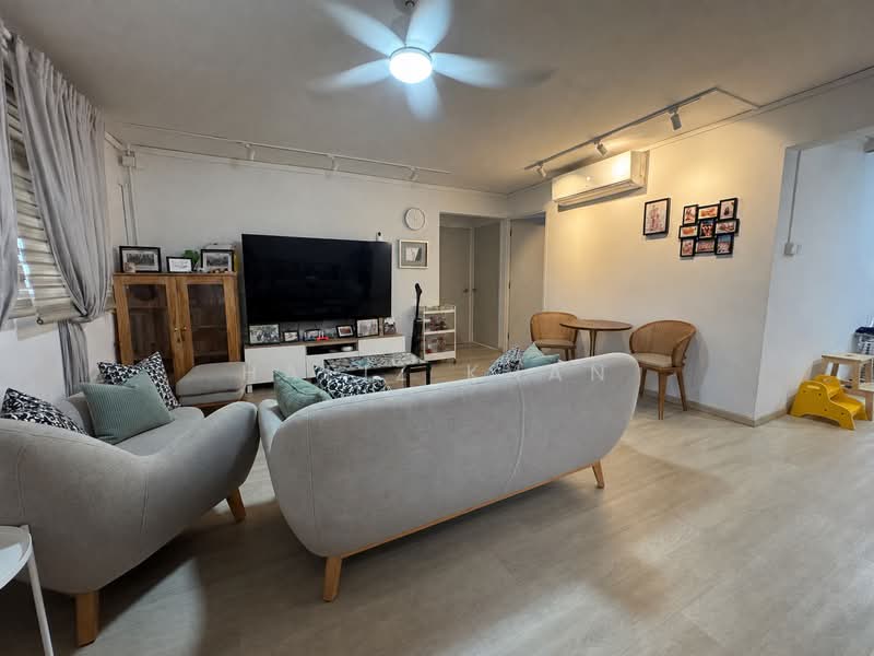 360 Bukit Batok Street 31, 360 Bukit Batok Street 31, 3 Bedrooms, 1,012 sqft, HDB Flat For Sale, by Hafiz Khan, 500145504 - Living Room - PropertyGuru.com.sg