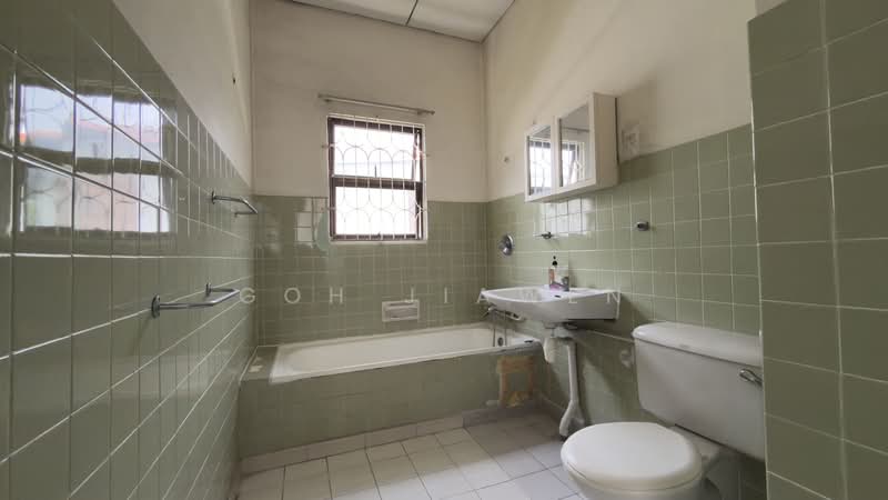 Massive Detached landed! True South Facing! Within 1km of Nan Hua Primary School, Sunset Way, 5 Bedrooms, 4,188 sqft, Detached House For Sale, by Goh Jiawen, 500145520 - Bathroom - PropertyGuru.com.sg
