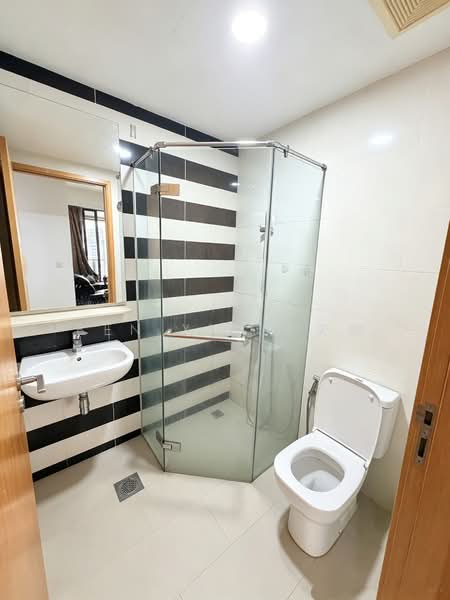SkySuites 17, 17 Jalan Rajah, 3 Bedrooms, 1,066 sqft, Apartment For Rent, by Ben XIA 夏天鹏, 500145525 - Bathroom - PropertyGuru.com.sg