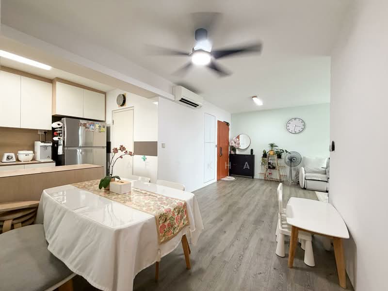 809B Choa Chu Kang Avenue 1, 809B Choa Chu Kang Avenue 1, 3 Bedrooms, 1,001 sqft, HDB Flat For Sale, by Hafiz Khan, 500145527 - Living Room - PropertyGuru.com.sg