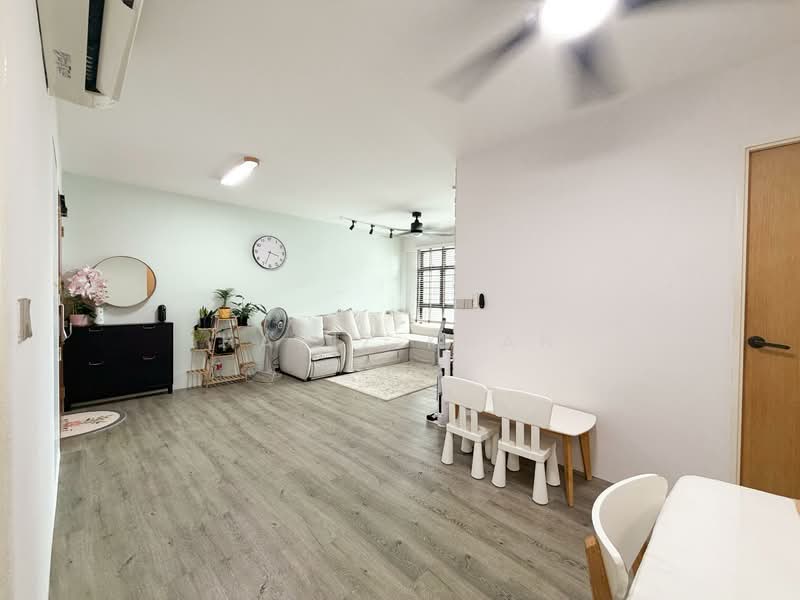 809B Choa Chu Kang Avenue 1, 809B Choa Chu Kang Avenue 1, 3 Bedrooms, 1,001 sqft, HDB Flat For Sale, by Hafiz Khan, 500145527 - Living Room - PropertyGuru.com.sg