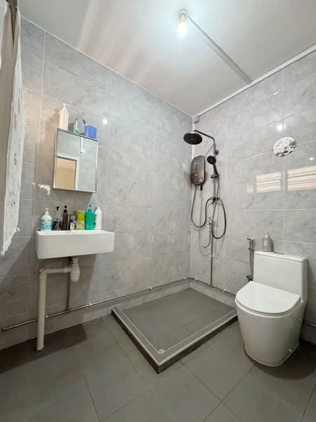 10 Toh Yi Drive, 10 Toh Yi Drive, 4 Bedrooms, 1,658 sqft, HDB Flat For Sale, by Desiree Leung, 500145539 - Master Bathroom - PropertyGuru.com.sg