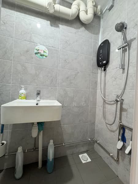 10 Toh Yi Drive, 10 Toh Yi Drive, 4 Bedrooms, 1,658 sqft, HDB Flat For Sale, by Desiree Leung, 500145539 - Kitchen Bathroom - PropertyGuru.com.sg