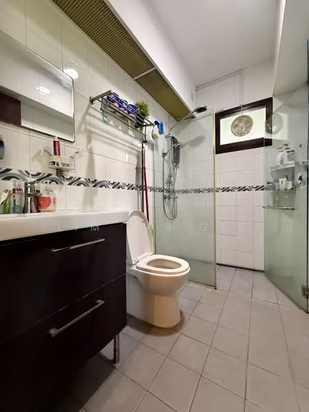 26D Jalan Membina, 26D Jalan Membina, 3 Bedrooms, 969 sqft, HDB Flat For Sale, by Lim Kar Gee, 500145543 - Master Bathroom - PropertyGuru.com.sg