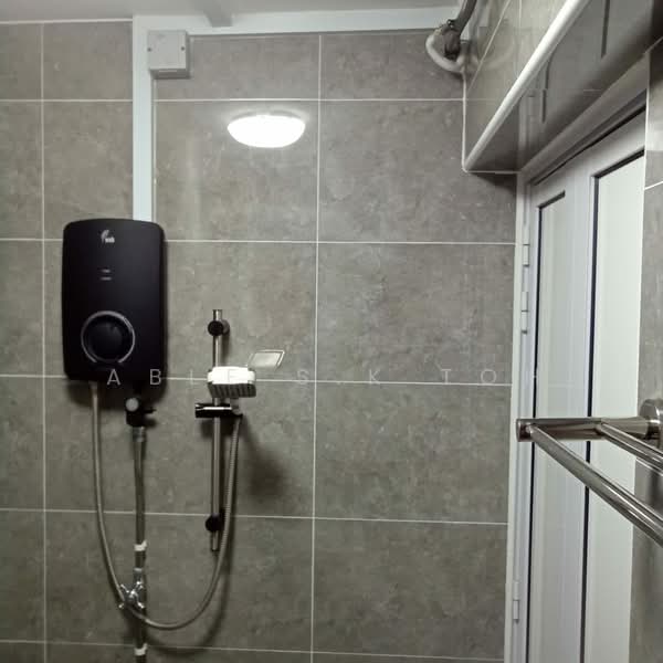 54 Pipit Road, 54 Pipit Road, 3 Bedrooms, 1,001 sqft, HDB Flat For Sale, by Able S.K Toh, 500145548 - Bathroom - PropertyGuru.com.sg