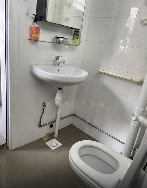 614 Hougang Avenue 8, 614 Hougang Avenue 8, Room Rental, 100 sqft, HDB Flat For Rent, by Jack Toh, 500145556 - Bathroom - PropertyGuru.com.sg