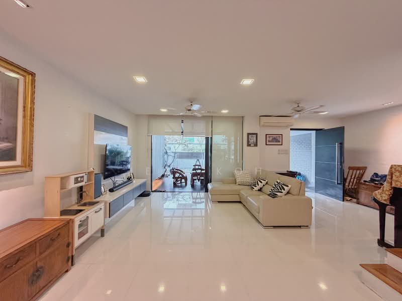 Chip Thye Garden, Yio Chu Kang Gardens, 4 Bedrooms, 2,600 sqft, Terraced House For Sale, by Jean Koh, 500145579 - Living Room - PropertyGuru.com.sg