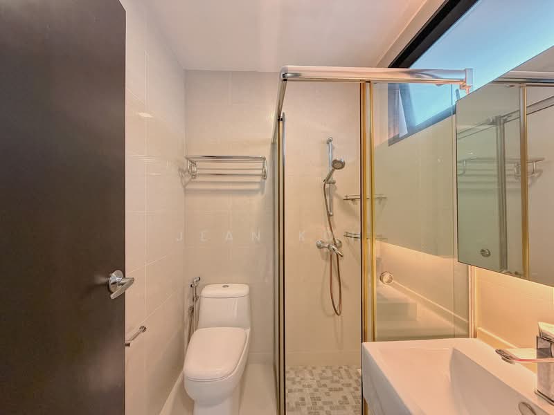 Chip Thye Garden, Yio Chu Kang Gardens, 4 Bedrooms, 2,600 sqft, Terraced House For Sale, by Jean Koh, 500145579 - Bathroom - PropertyGuru.com.sg