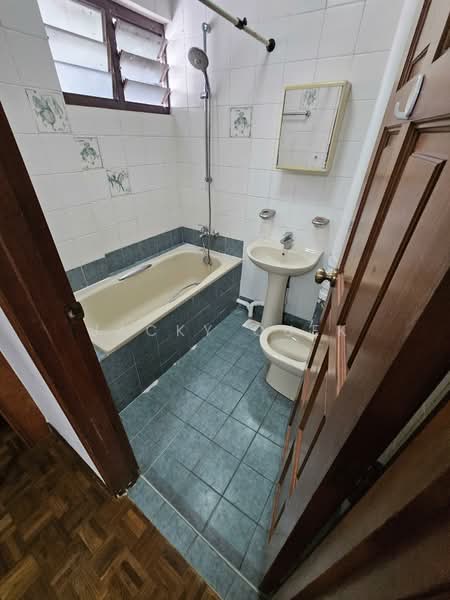 105 Spottiswoode Park Road, 105 Spottiswoode Park Road, Room Rental, 150 sqft, Apartment For Rent, by Jacky Quek, 500145584 - Bathroom - PropertyGuru.com.sg