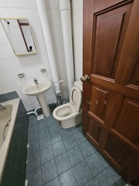 105 Spottiswoode Park Road, 105 Spottiswoode Park Road, Room Rental, 150 sqft, Apartment For Rent, by Jacky Quek, 500145584 - Bathroom - PropertyGuru.com.sg