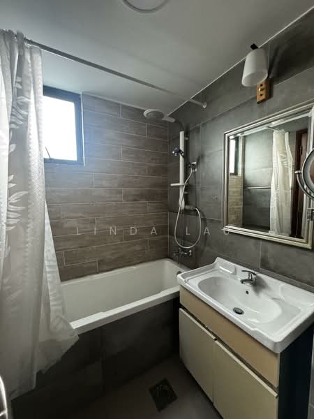 Fortune Jade, 501 Dunman Road, 3 Bedrooms, 1,216 sqft, Apartment For Rent, by Linda Lau, 500145594 - Bathroom - PropertyGuru.com.sg