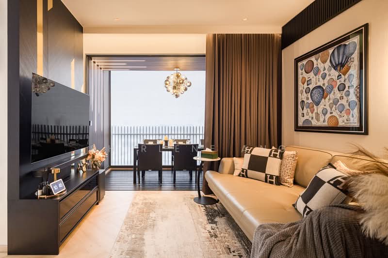 J Gateway, 2 Gateway Drive, 3 Bedrooms, 947 sqft, Condominium For Sale, by Shirlene Ang, 500145597 - Living Room - PropertyGuru.com.sg