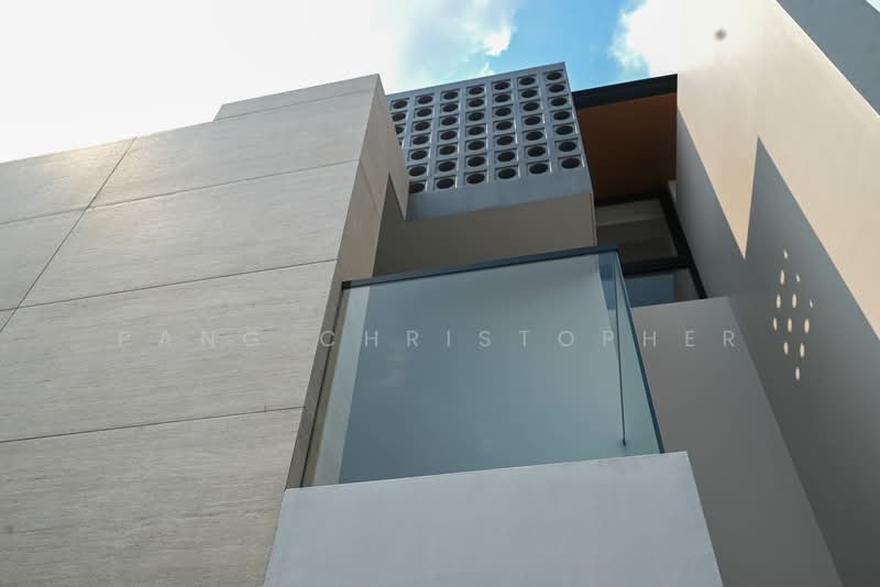 Serangoon Garden Estate, Brockhampton Drive, 6 Bedrooms, 7,460 sqft, Semi-Detached House For Sale, by Pang Christopher, 500145602 - Exterior - PropertyGuru.com.sg
