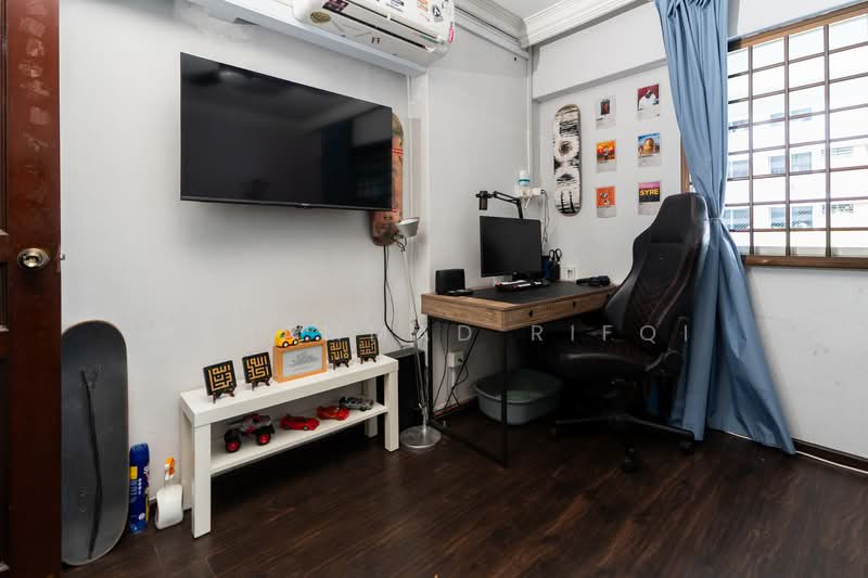 889 Tampines Street 81, 889 Tampines Street 81, 4 Bedrooms, 1,572 sqft, HDB Flat For Sale, by Muhammad Rifqi, 500145607 - Study - PropertyGuru.com.sg