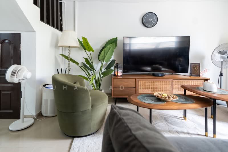 889 Tampines Street 81, 889 Tampines Street 81, 4 Bedrooms, 1,572 sqft, HDB Flat For Sale, by Muhammad Rifqi, 500145607 - Living Room - PropertyGuru.com.sg