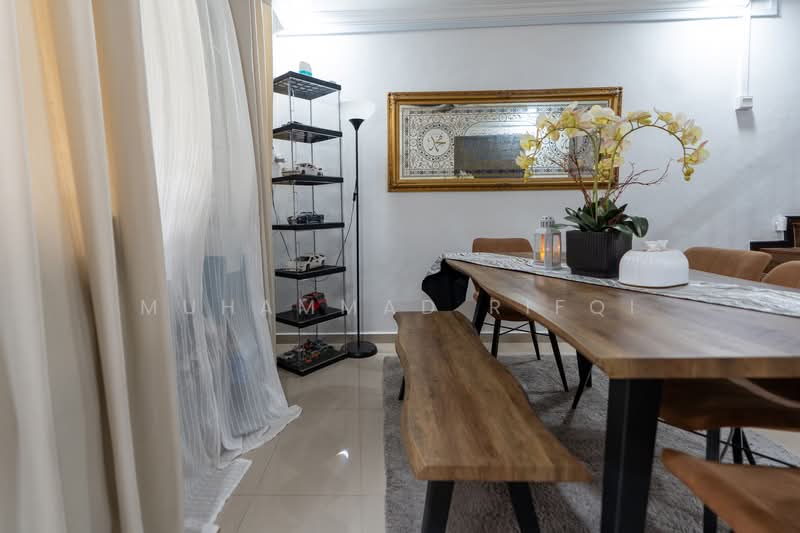 889 Tampines Street 81, 889 Tampines Street 81, 4 Bedrooms, 1,572 sqft, HDB Flat For Sale, by Muhammad Rifqi, 500145607 - Dining Room - PropertyGuru.com.sg