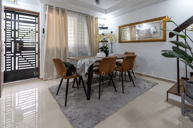889 Tampines Street 81, 889 Tampines Street 81, 4 Bedrooms, 1,572 sqft, HDB Flat For Sale, by Muhammad Rifqi, 500145607 - Dining Room - PropertyGuru.com.sg