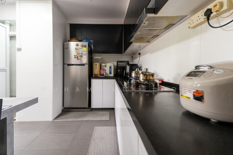 889 Tampines Street 81, 889 Tampines Street 81, 4 Bedrooms, 1,572 sqft, HDB Flat For Sale, by Muhammad Rifqi, 500145607 - Kitchen - PropertyGuru.com.sg