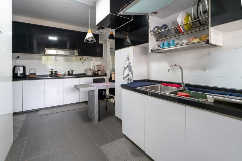 889 Tampines Street 81, 889 Tampines Street 81, 4 Bedrooms, 1,572 sqft, HDB Flat For Sale, by Muhammad Rifqi, 500145607 - Kitchen - PropertyGuru.com.sg