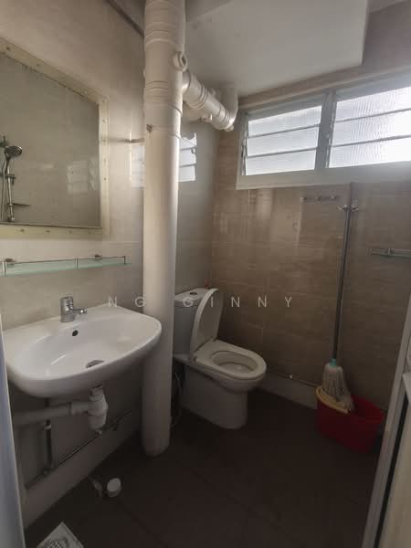 148 Bukit Batok West Avenue 6, 148 Bukit Batok West Avenue 6, 2 Bedrooms, 721 sqft, HDB Flat For Rent, by Ng Ginny, 500145610 - Bathroom - PropertyGuru.com.sg