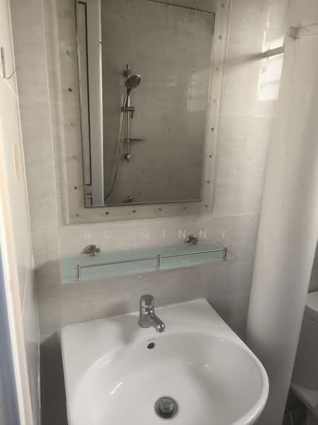148 Bukit Batok West Avenue 6, 148 Bukit Batok West Avenue 6, 2 Bedrooms, 721 sqft, HDB Flat For Rent, by Ng Ginny, 500145610 - Bathroom - PropertyGuru.com.sg