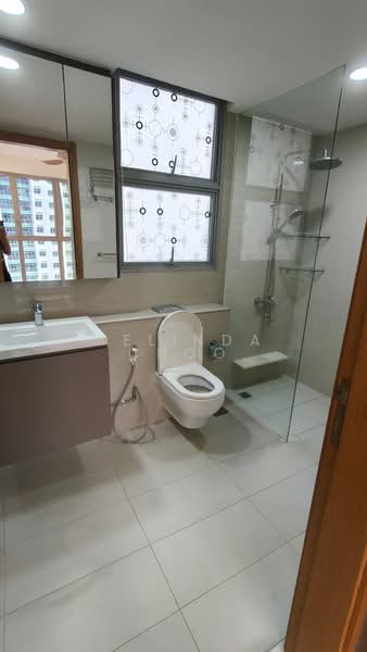 Prive, 37 Punggol Field, 3 Bedrooms, 883 sqft, Executive Condominium For Rent, by Melinda Choo, 500145640 - Master Bathroom - PropertyGuru.com.sg