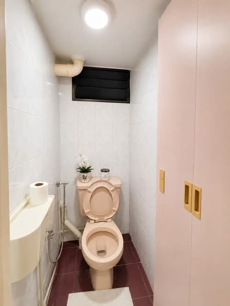 11 Upper Boon Keng Road, 11 Upper Boon Keng Road, 2 Bedrooms, 710 sqft, HDB Flat For Sale, by K Naga Gowthami(Naga), 500145643 - Bathroom - PropertyGuru.com.sg