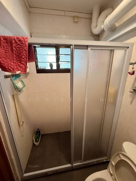 961 Hougang Avenue 9, 961 Hougang Avenue 9, Room Rental, 100 sqft, HDB Flat For Rent, by Nicolette Ho, 500145655 - Bathroom - PropertyGuru.com.sg