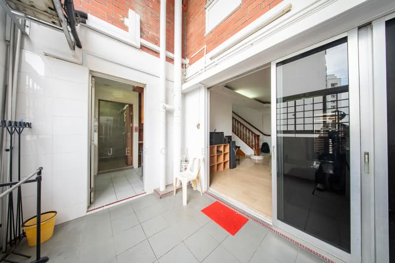 151 Yung Ho Road, 151 Yung Ho Road, 4 Bedrooms, 1,593 sqft, HDB Flat For Sale, by Jerome Yap, 500145659 - Balcony - PropertyGuru.com.sg