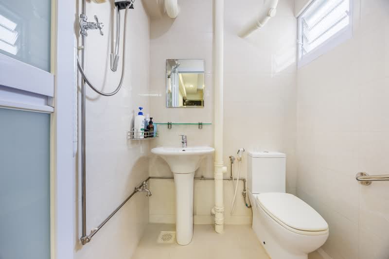 109 Serangoon North Avenue 1, 109 Serangoon North Avenue 1, 3 Bedrooms, 980 sqft, HDB Flat For Sale, by Sharlene Lim SL, 500145662 - Bathroom - PropertyGuru.com.sg