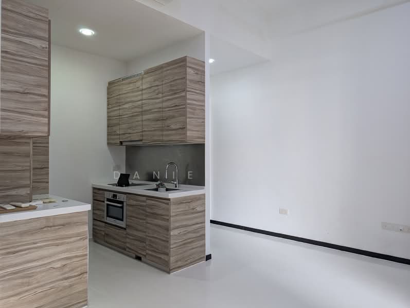 Three 11, 311 Upper Thomson Road, 2 Bedrooms, 678 sqft, Apartment For Rent, by Daniel Gay, 500145664 - Kitchen - PropertyGuru.com.sg