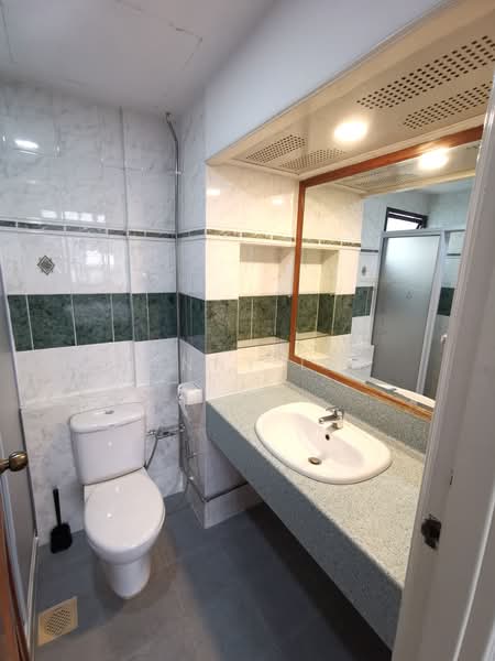 bedok south road, , 2 Bedrooms, 893 sqft, Condominium For Rent, by Donny Lim, 500145667 - Bathroom - PropertyGuru.com.sg