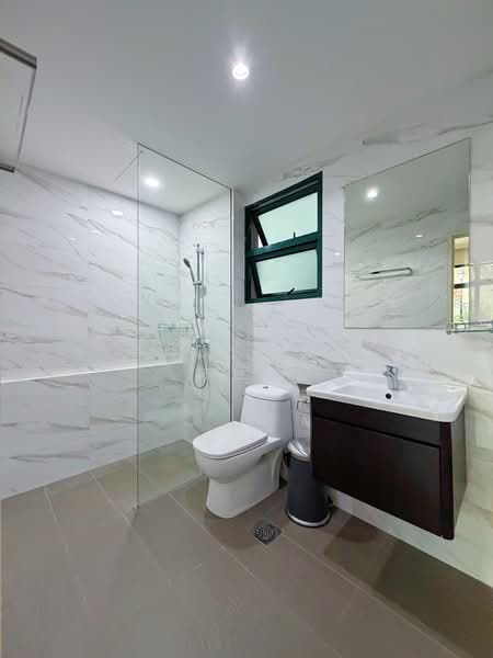 Hillview Green, 61 Hume Avenue, 2 Bedrooms, 1,173 sqft, Condominium For Sale, by Andy Lim 林佳俊, 500145679 - Bathroom - PropertyGuru.com.sg